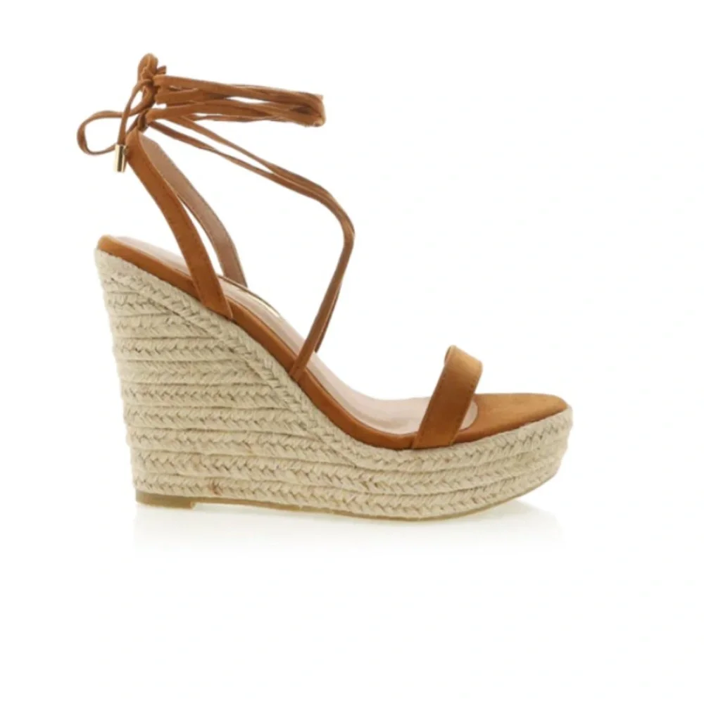 NIB Billini Sloane Wedge Heels in Tan Suede Sz‎ 10